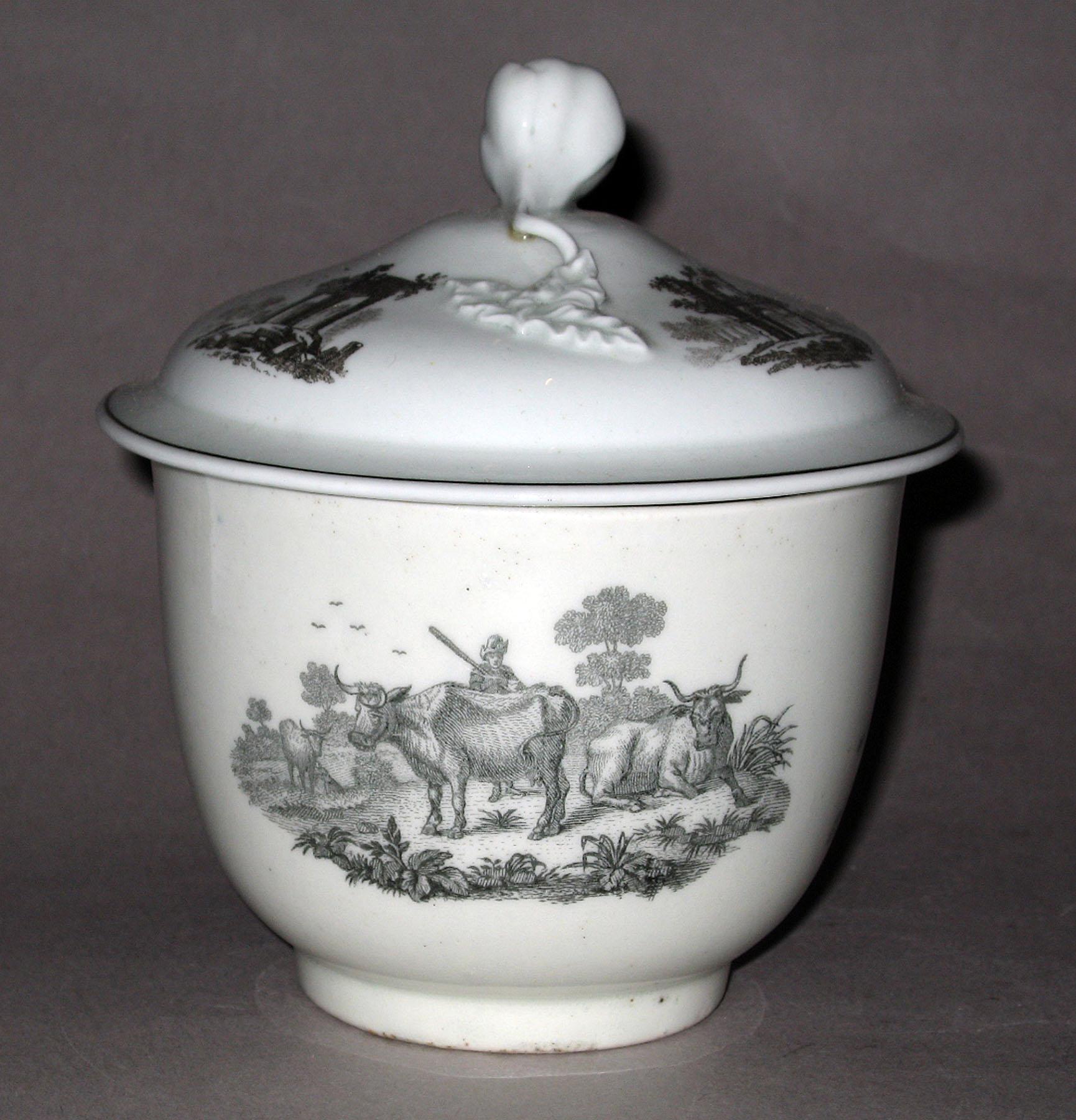 1958.0713 A, B Worcester soft-paste porcelain sugar bowl (side 3)