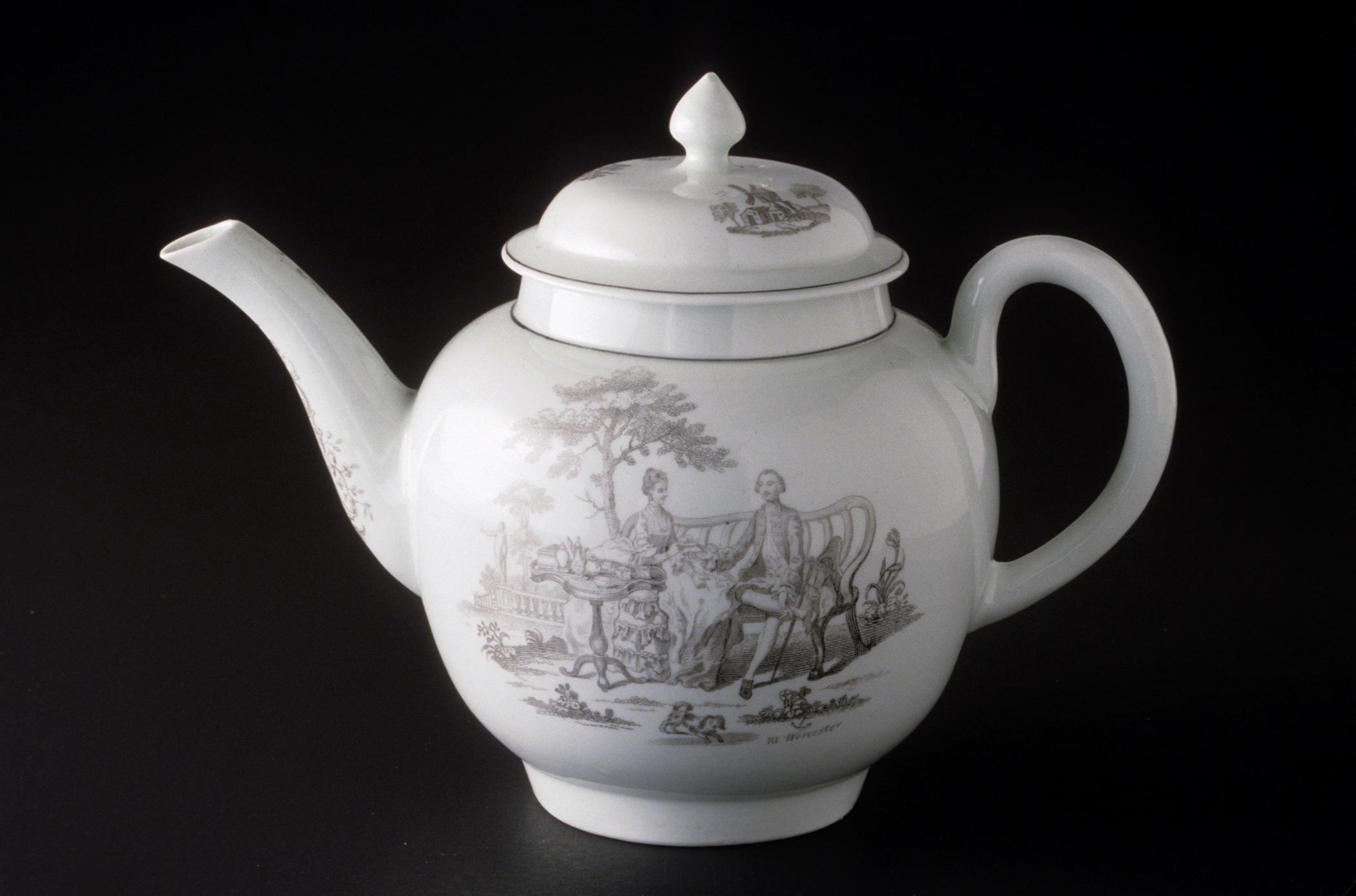 1958.0717 A, B Worcester porcelain teapot