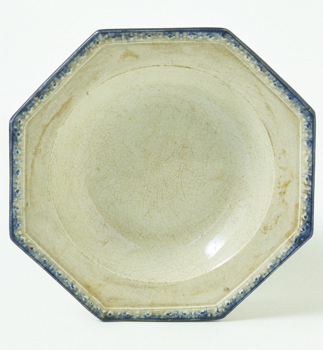 1998.0011.001 Dish