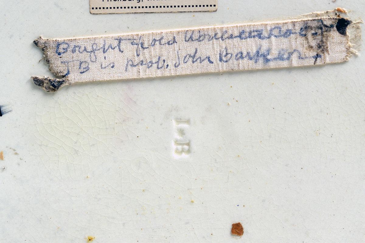 1998.0011.004 Plate (mark)