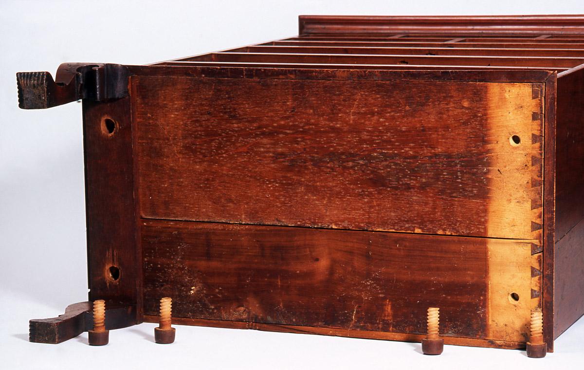 1998.0013 Chest (detail 3)