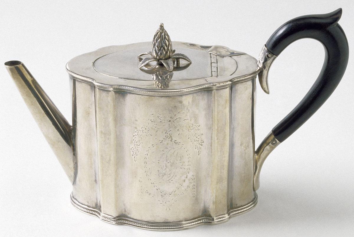1998.0019 Teapot, view 1