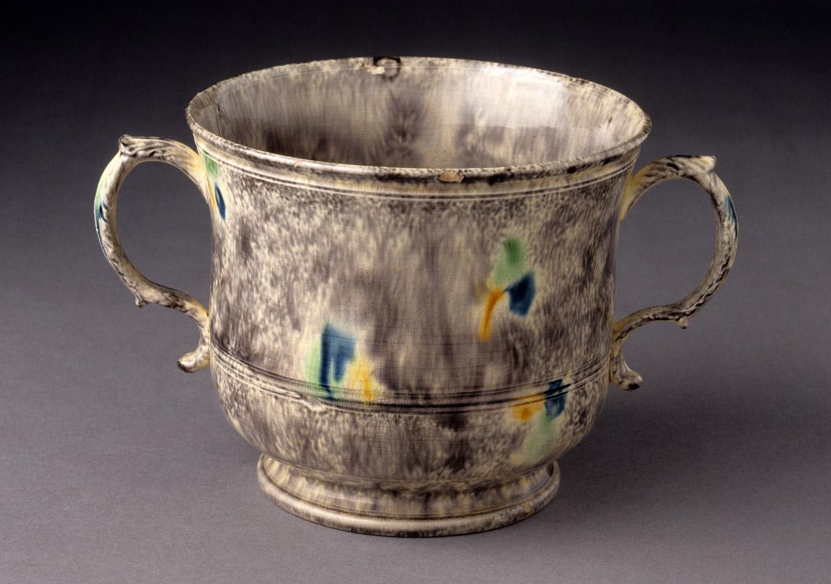 1998.0028.026 Earthenware cup