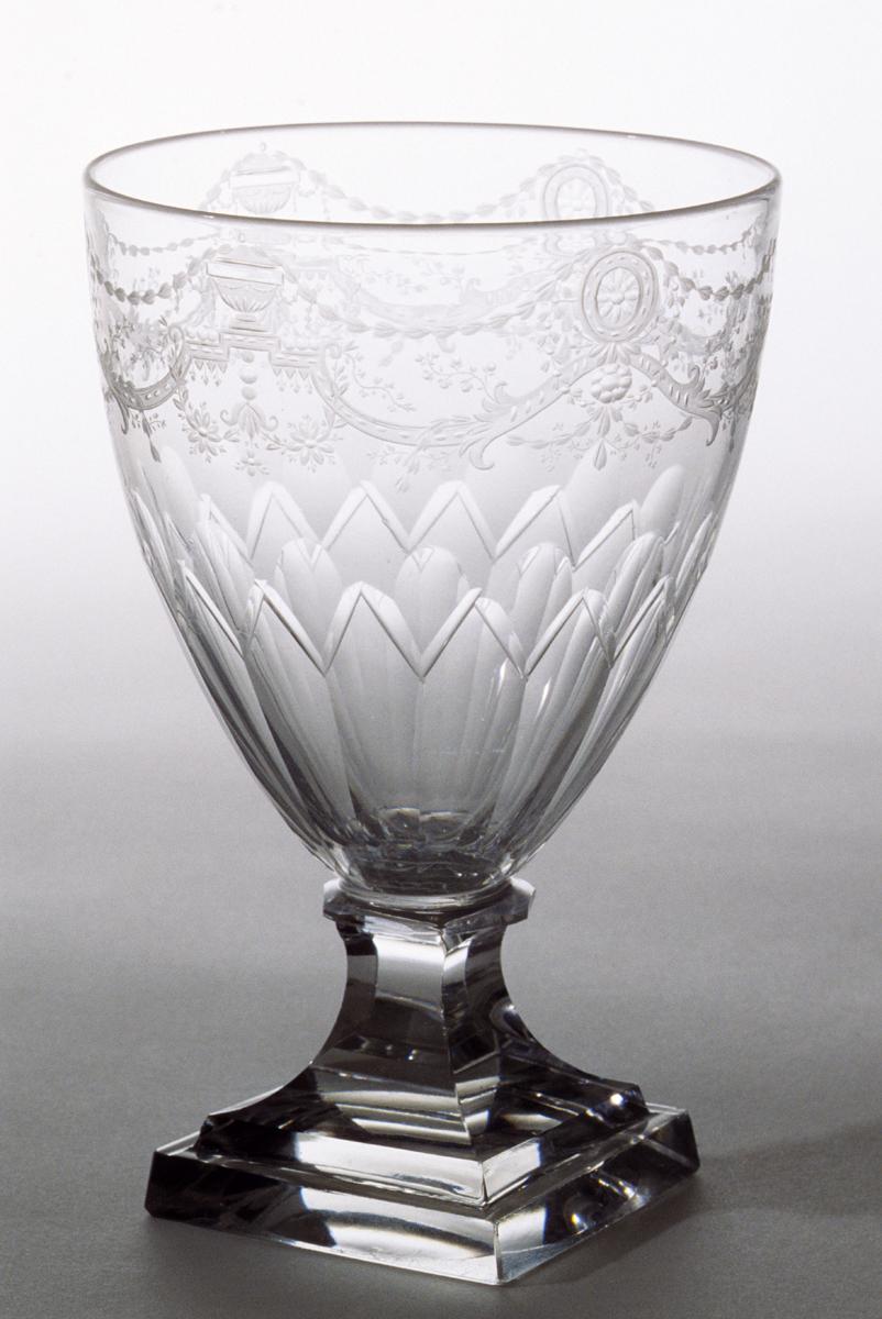 1998.0031 Colorless glass rummer