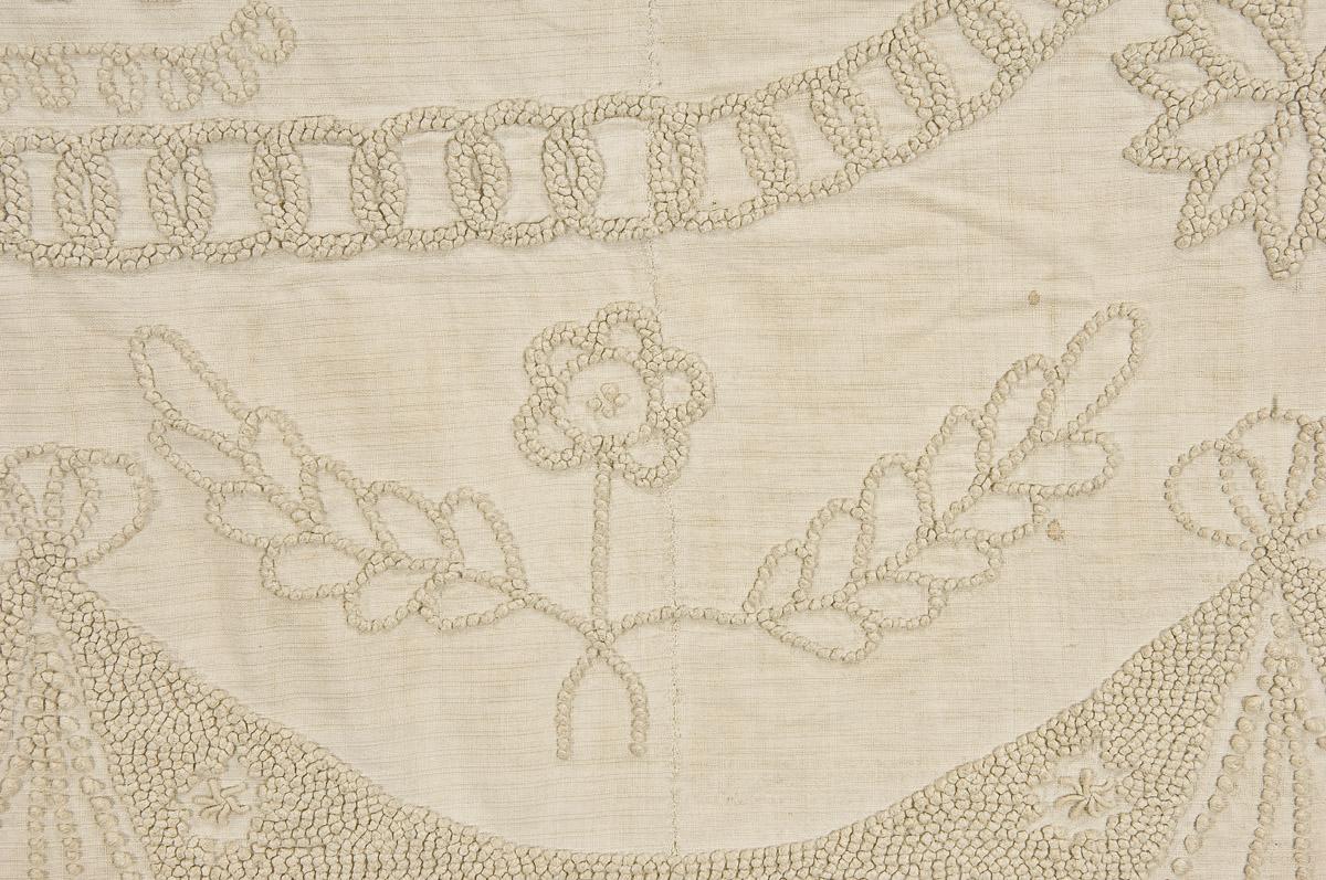 1998.0501 Bedcover, Bedspread, whitework (detail 2)