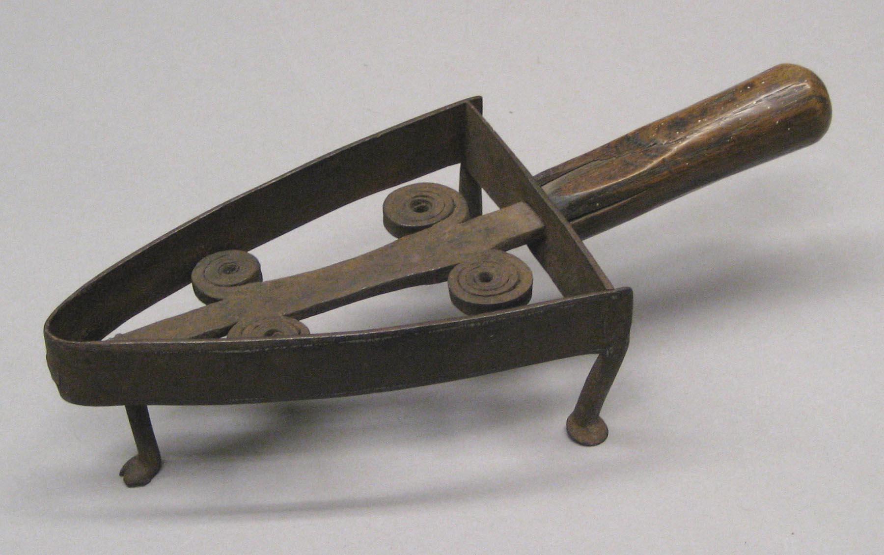 1998.0508 Trivet