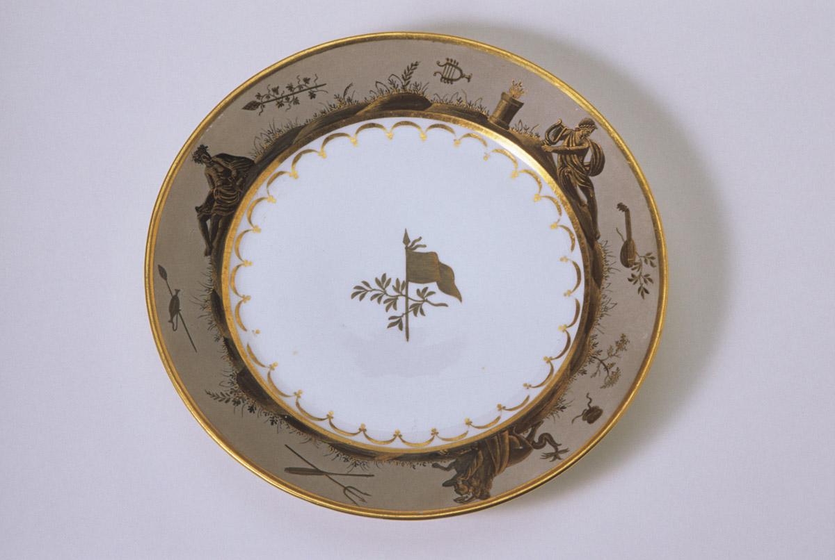 1999.0008.003 Porcelain plate
