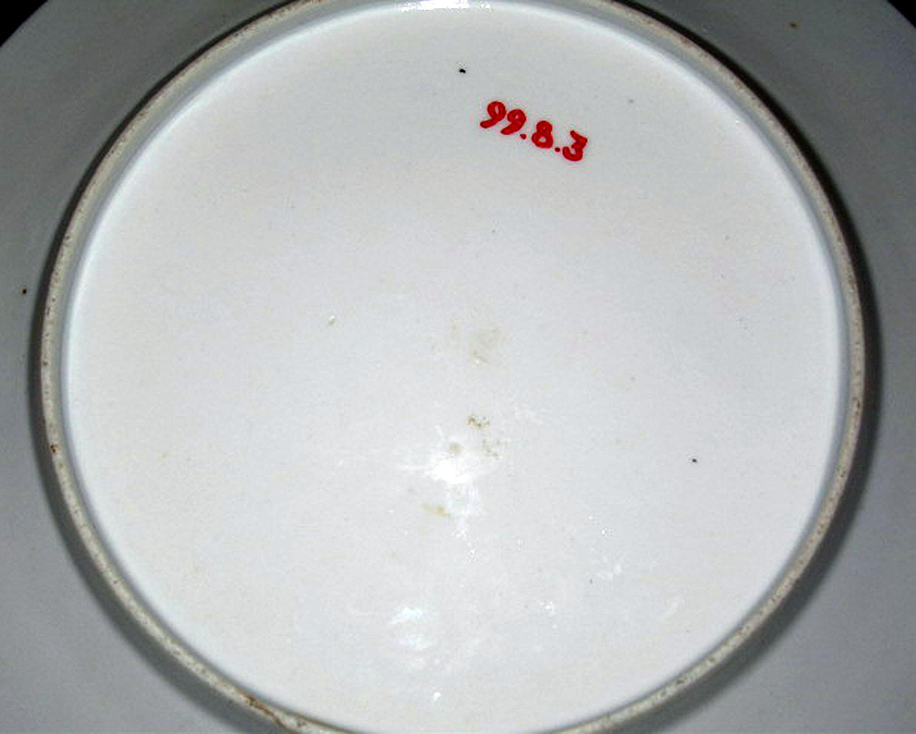 1999.0008.003 Porcelain plate (underside)