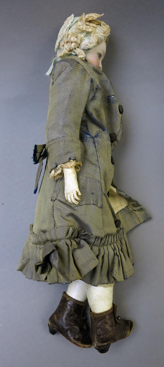 1999.0015.001 Doll, Side