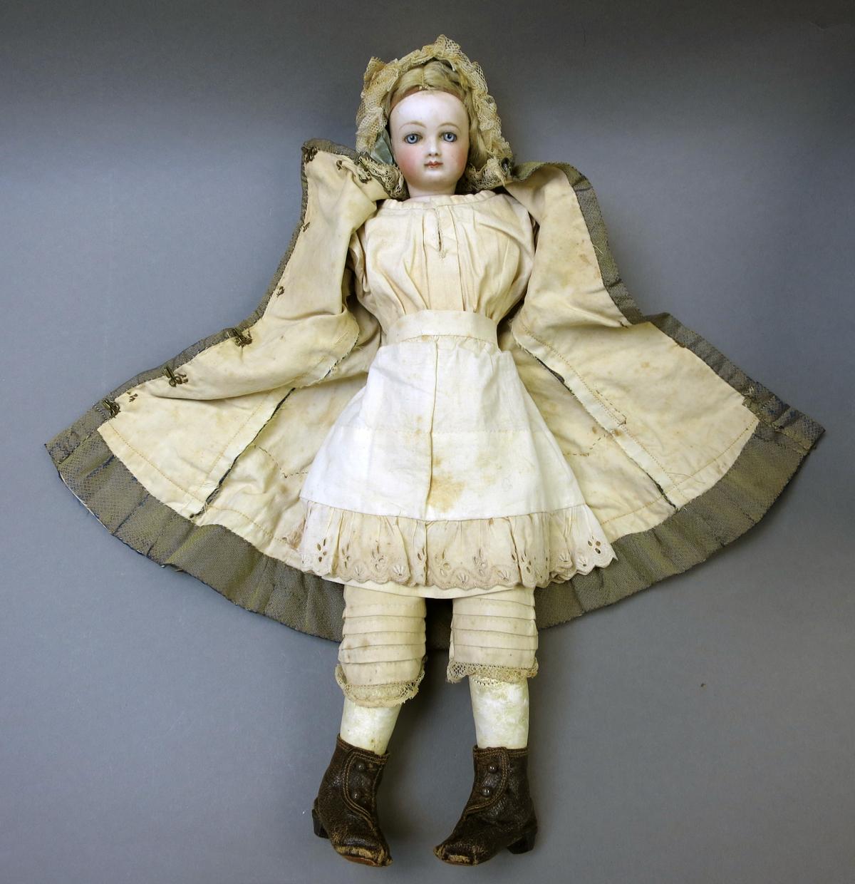 1999.0015.001 Doll, View 2