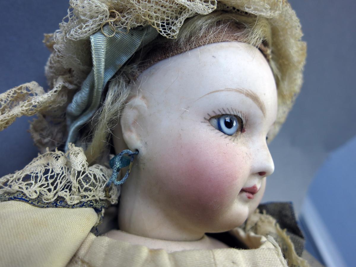 1999.0015.001 Doll, Wig