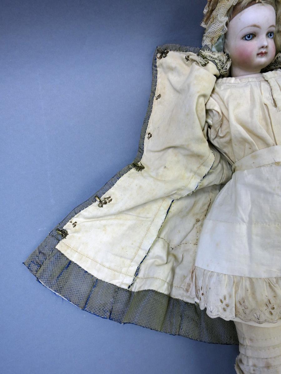 1999.0015.003 Dress, Fasteners
