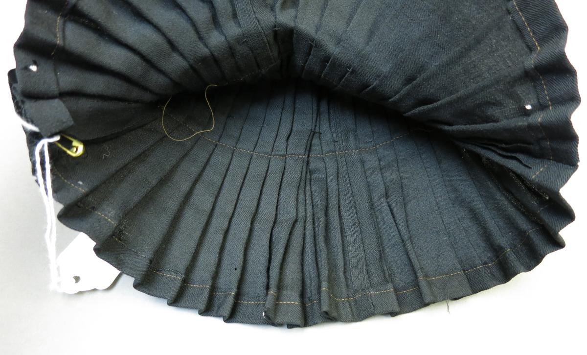 1999.0015.011 Skirt, Interior