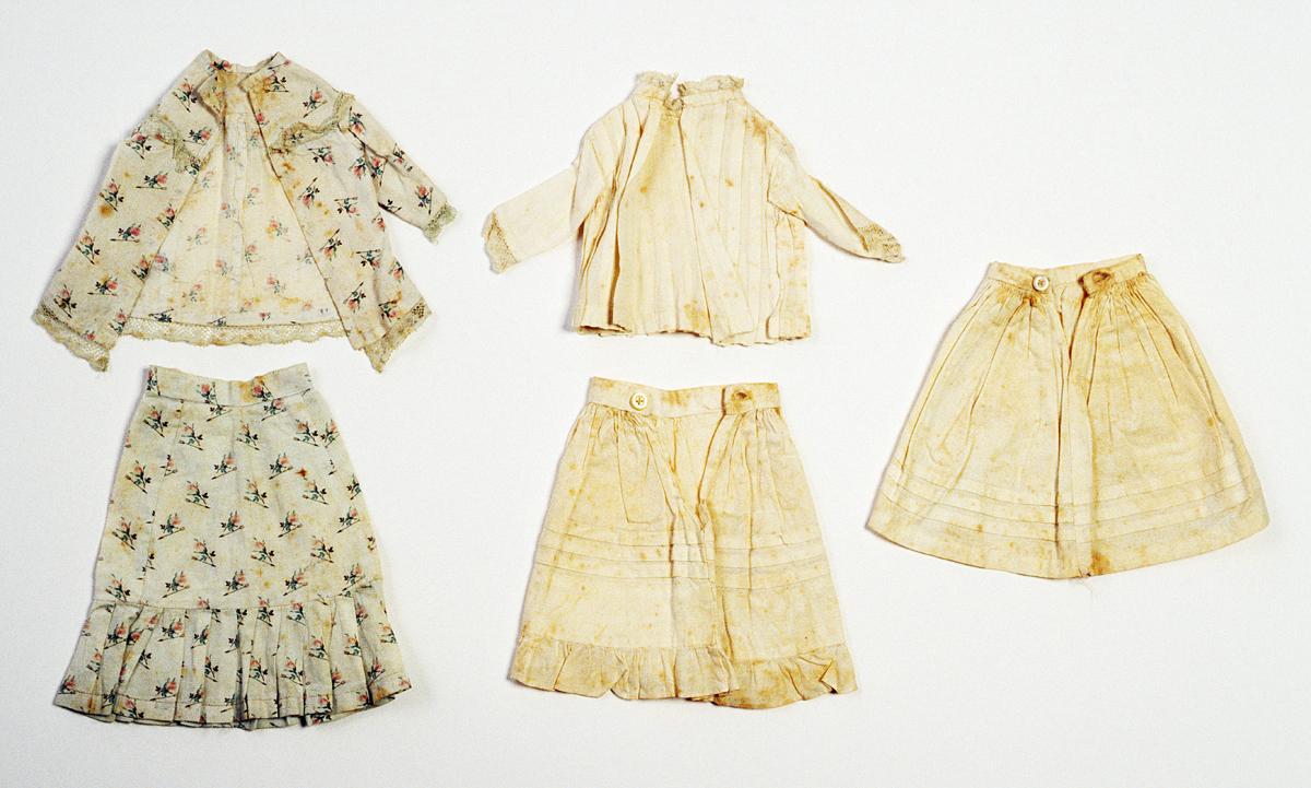 1999.0015.008-.010,.013,.014 Doll Clothing