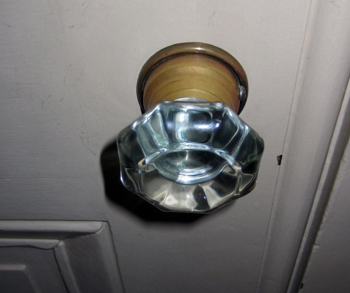 1999.0016.left.knob