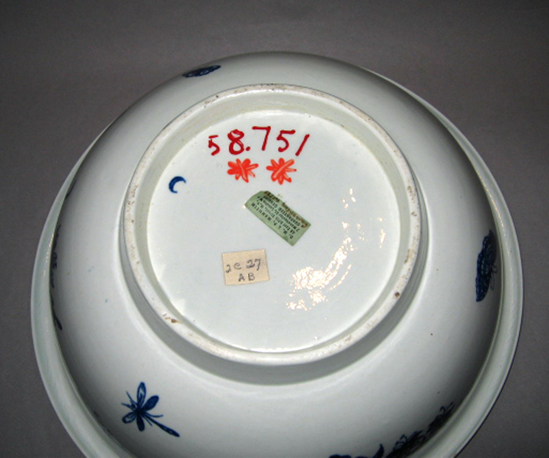 1958.0751 Caughley porcelain bowl (underside)