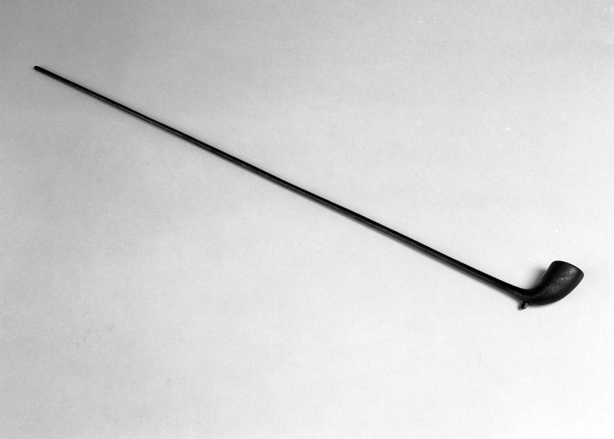 1999.0027.005 Pipe, Churchwarden's Pipe (view 2)