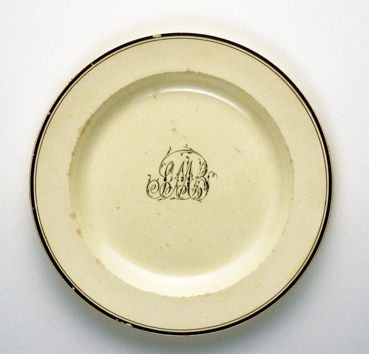 1999.0028.001.001 Creamware plate