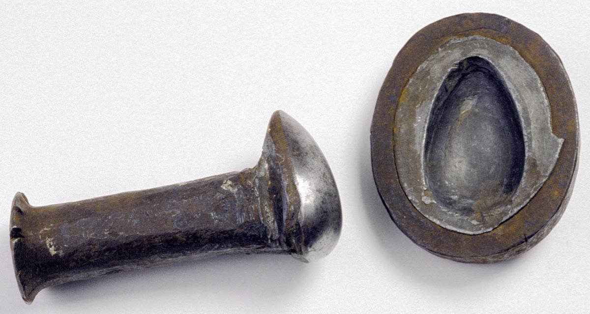 1999.0032.002 A, B Tool (for metals), Tablespoon sinking tool, view 1