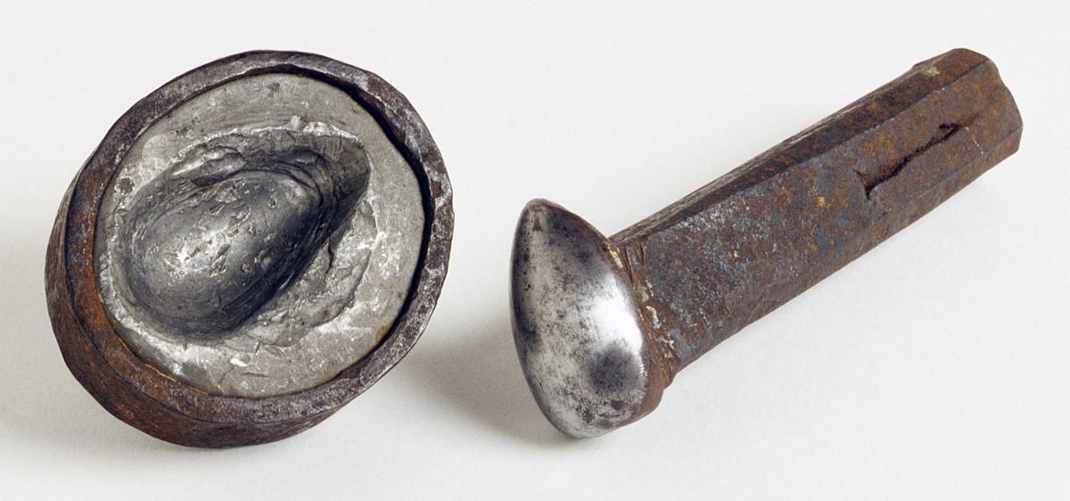 1999.0032.004 A, B Sinking Tool