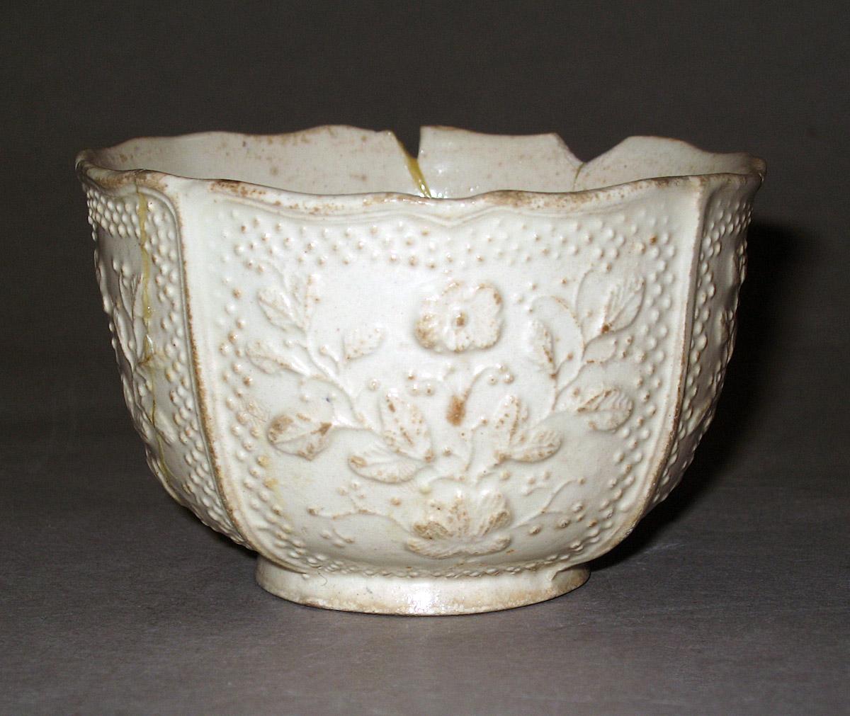 1999.0033.001 Creamware teabowl