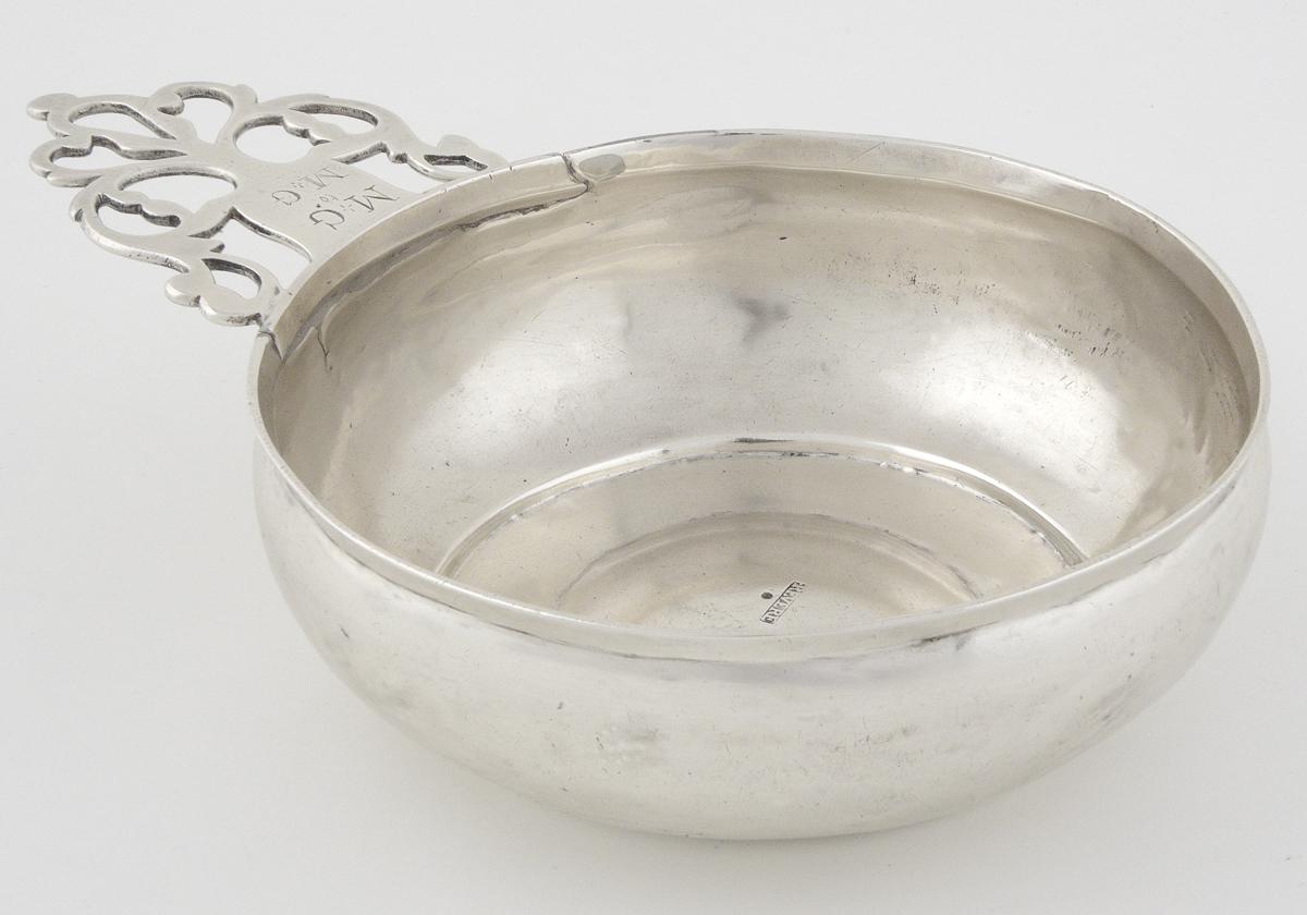 1999.0034 Silver Porringer side view