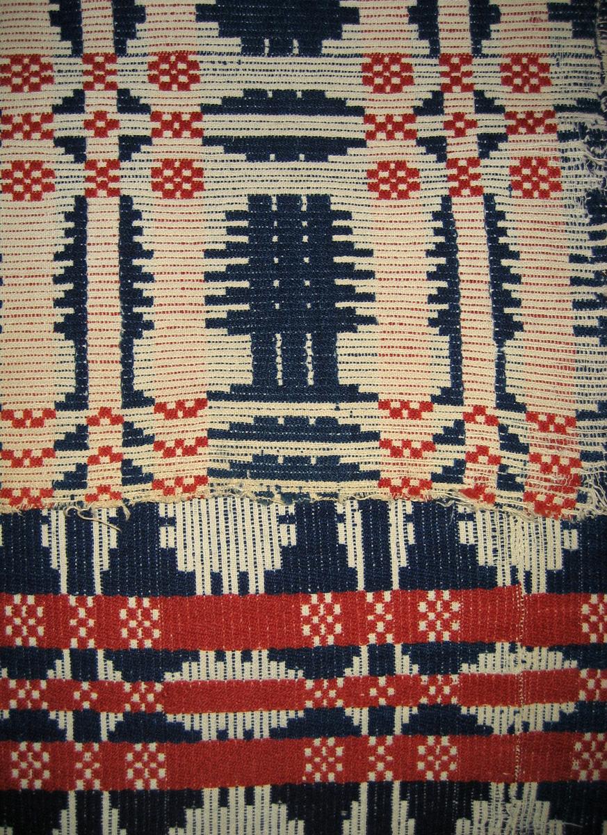 2000.0008 coverlet detail