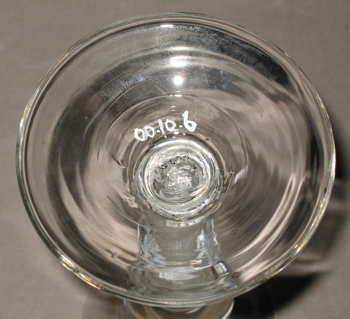 2000.0010.006 Glass wineglass (underside)