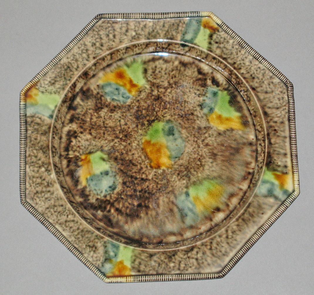 2000.0010.007.002 Creamware plate