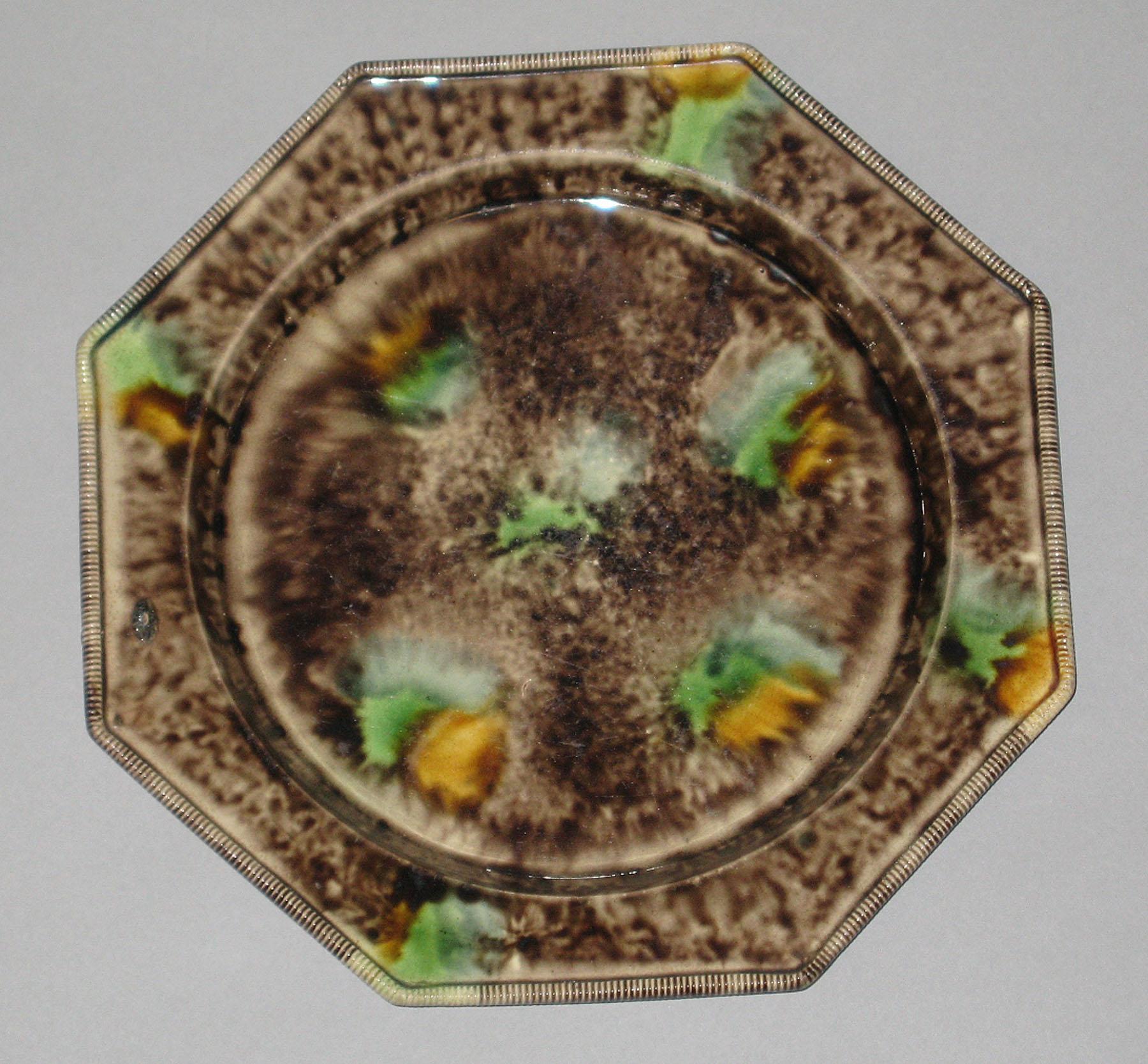 2000.0010.007.003 Creamware plate