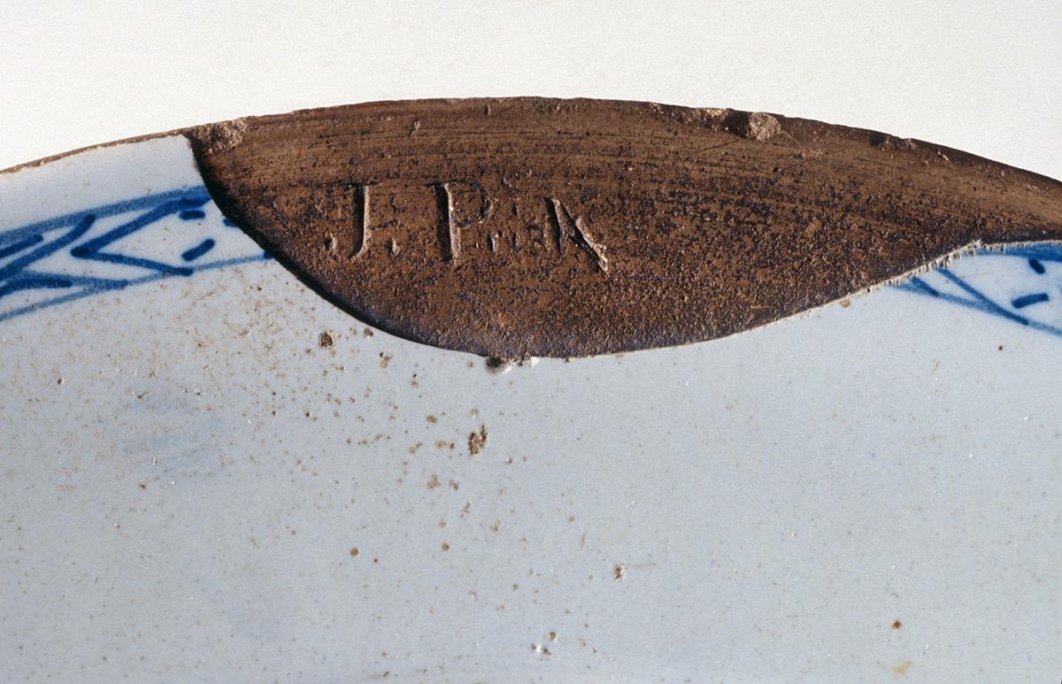 2000.0010.008.001 Plate (detail)