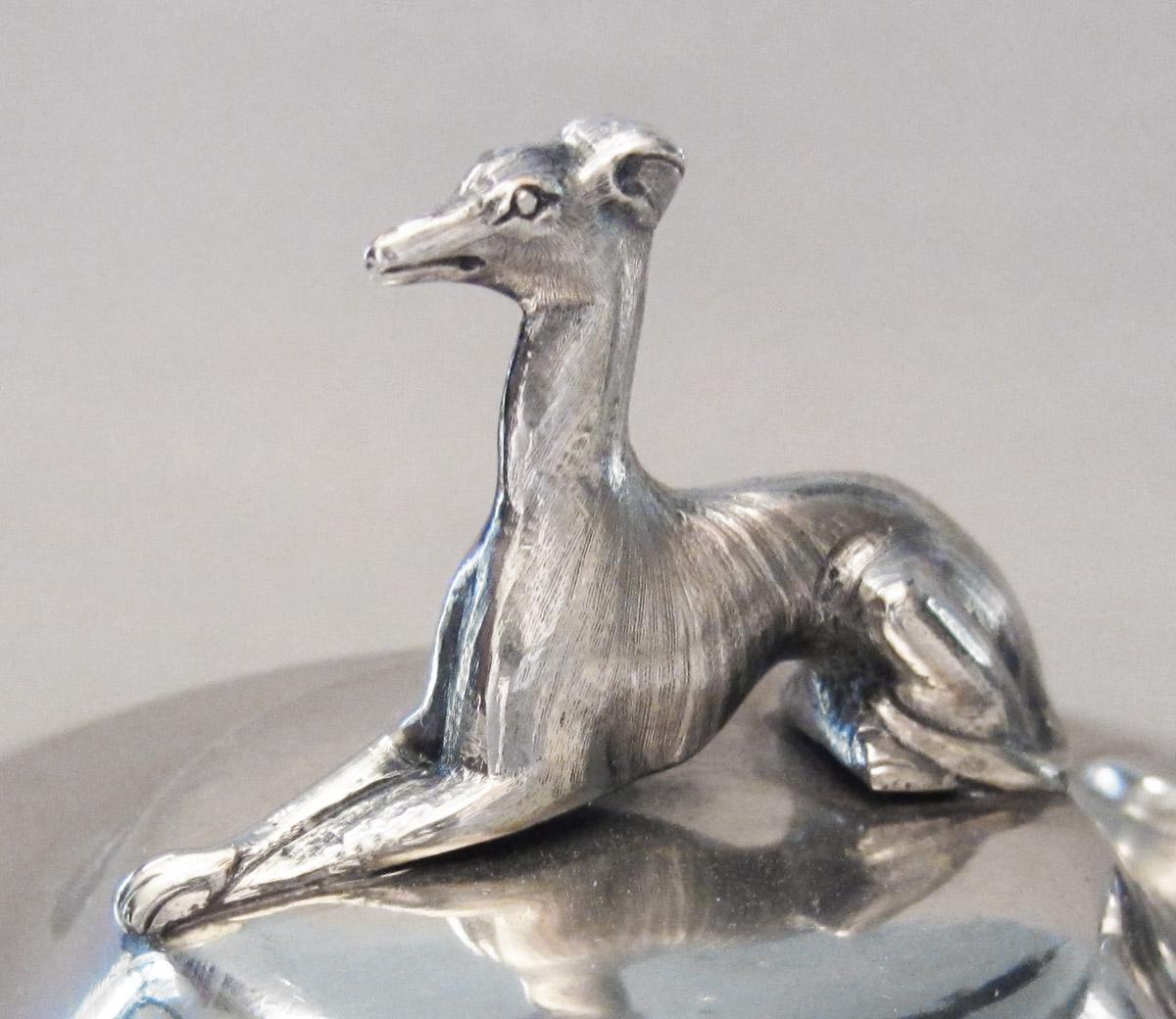 2000.0011 Teapot, detail