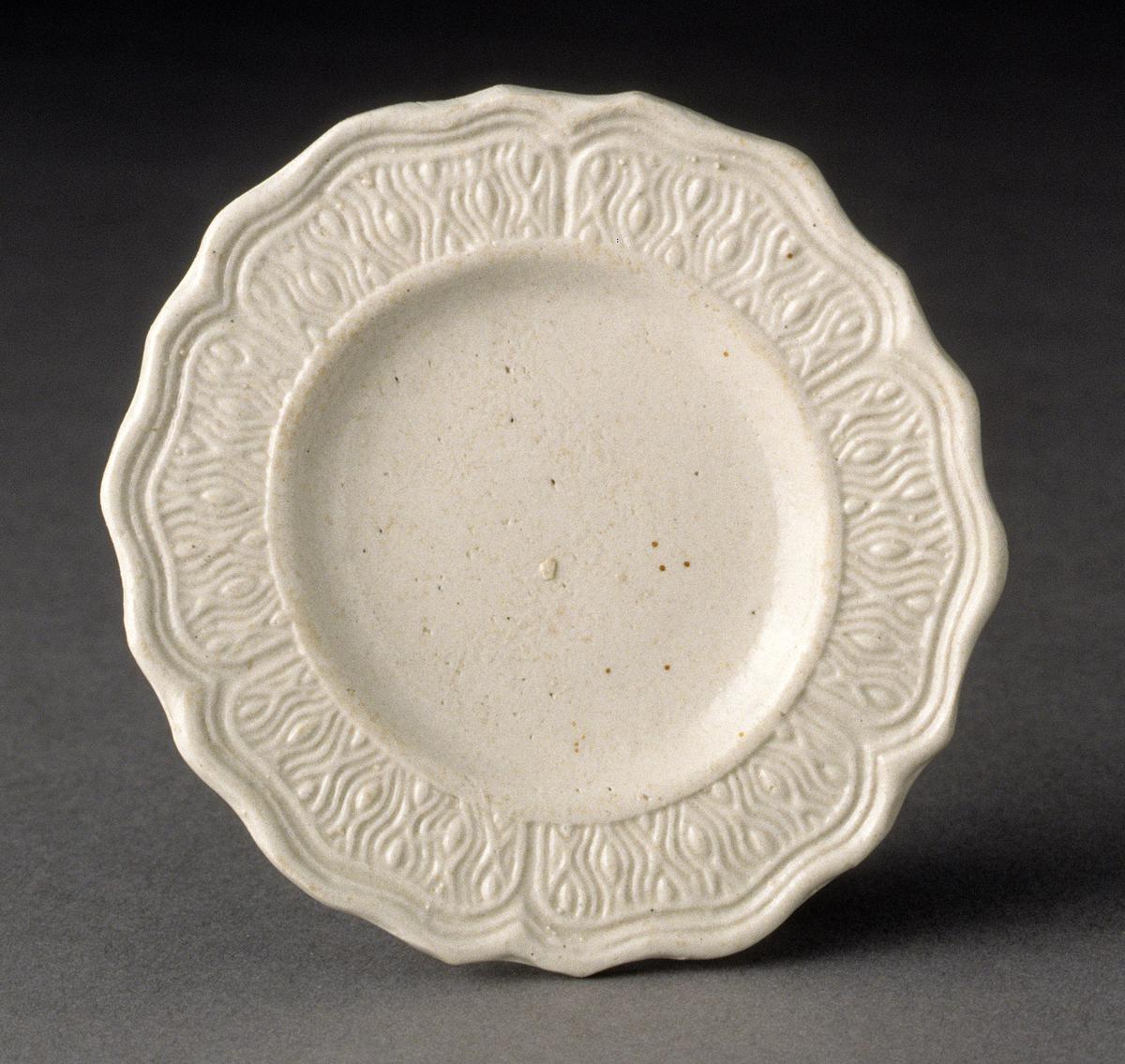 2000.0012.002 Stoneware plate
