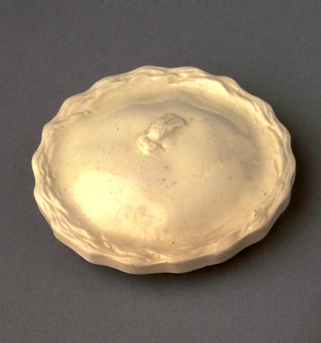 2000.0012.007 Miniature pie