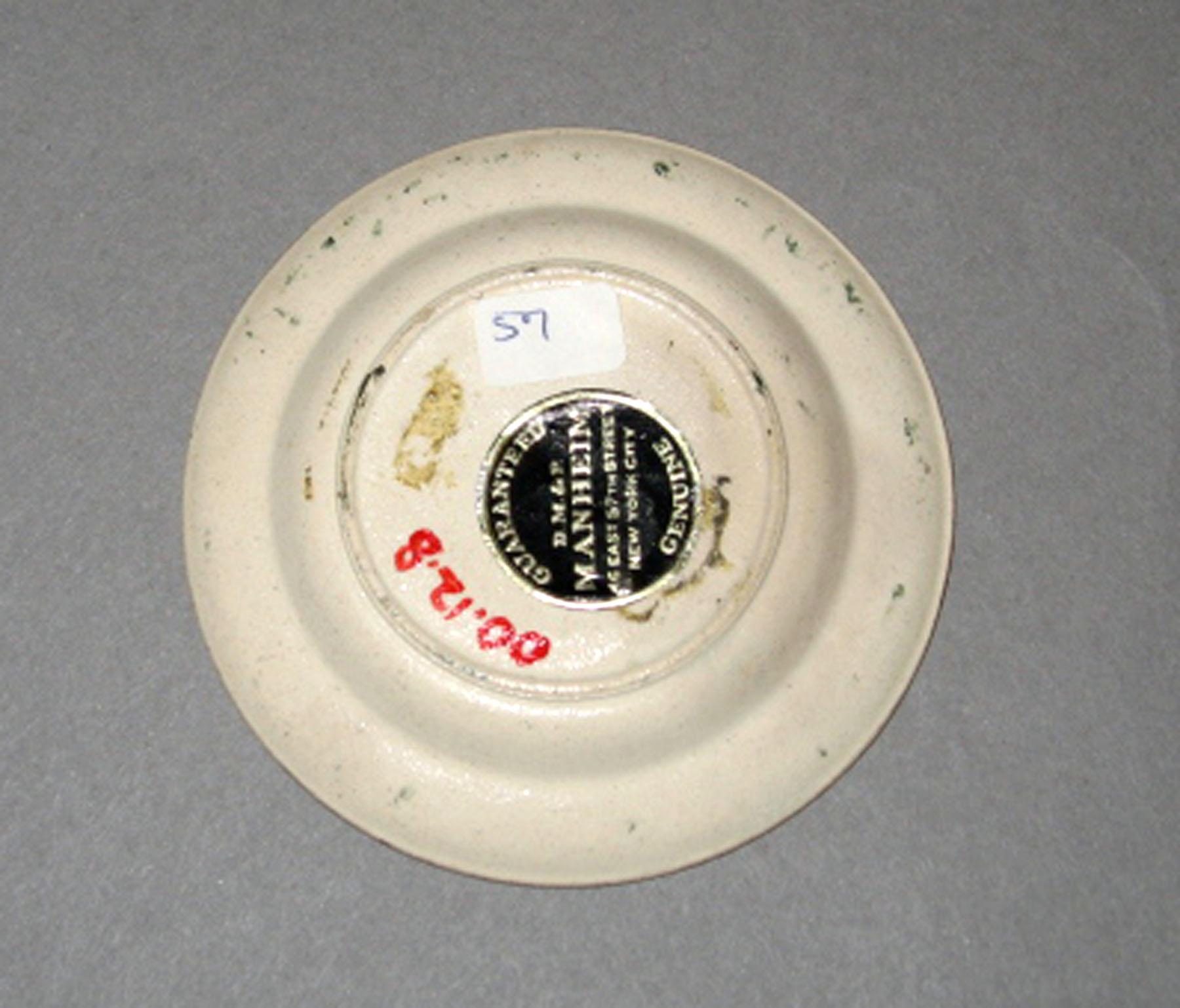 2000.0012.008 White salt-glazed stoneware miniature plate (underside)