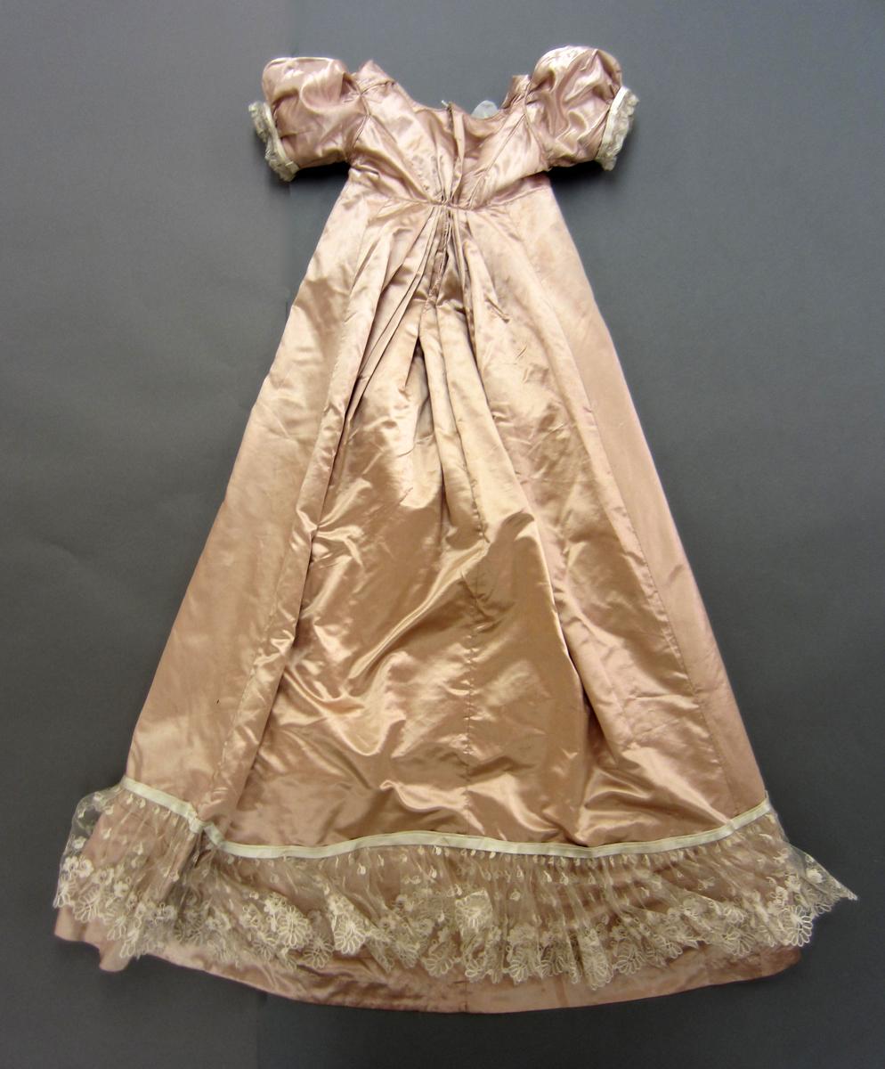 2000.0017.001 Dress, Back