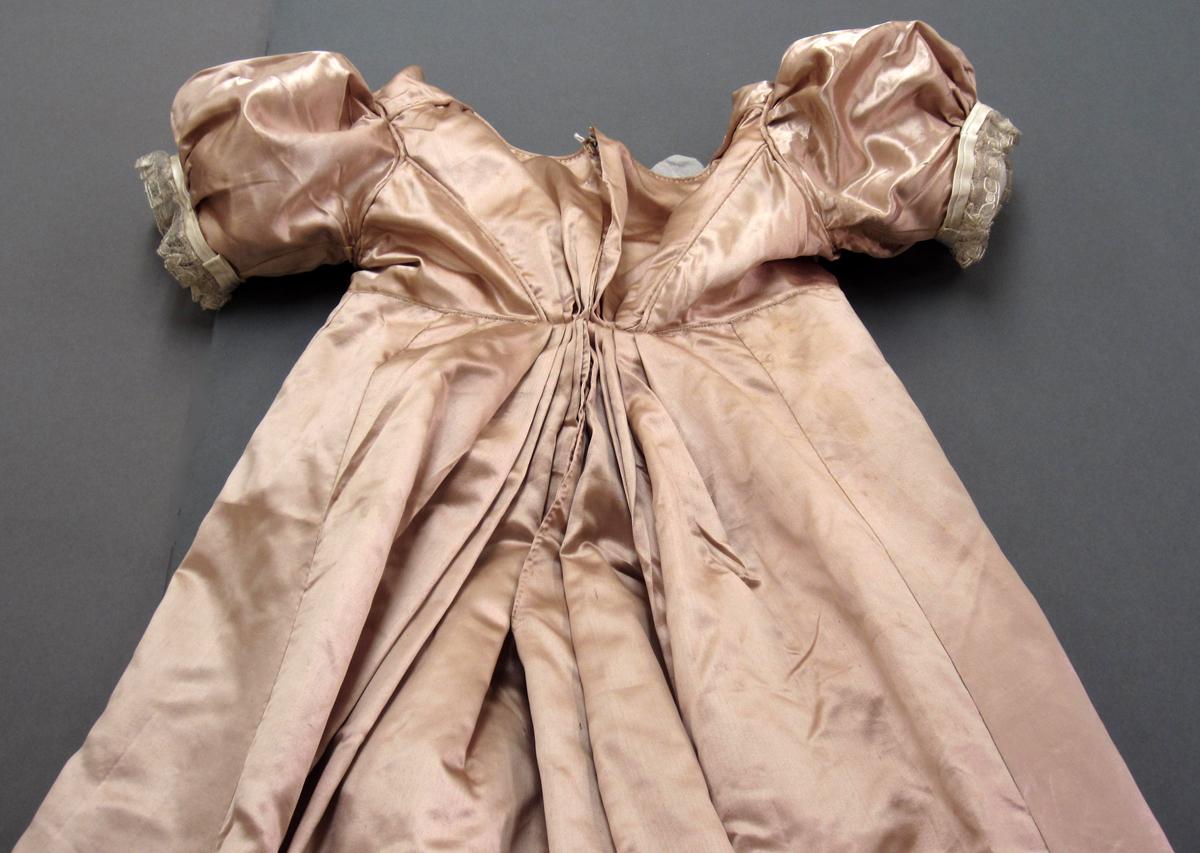 2000.0017.001 Dress, Back 2