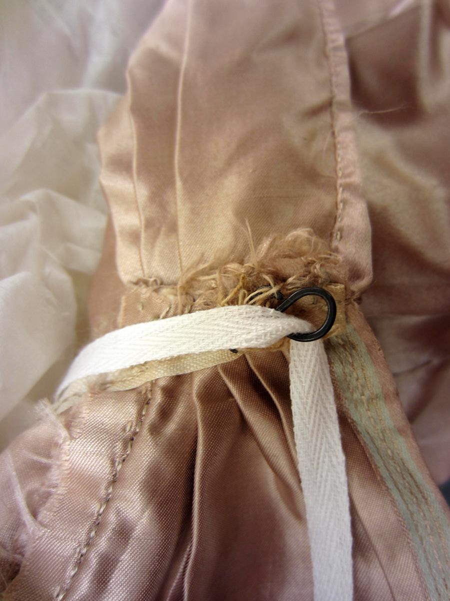 2000.0017.001 Dress, Eye