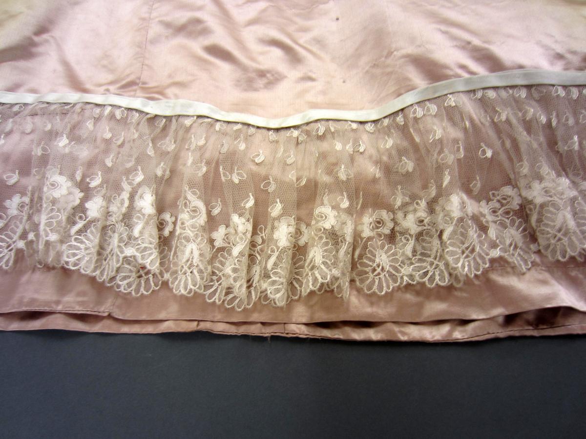 2000.0017.001 Dress, Lace 1