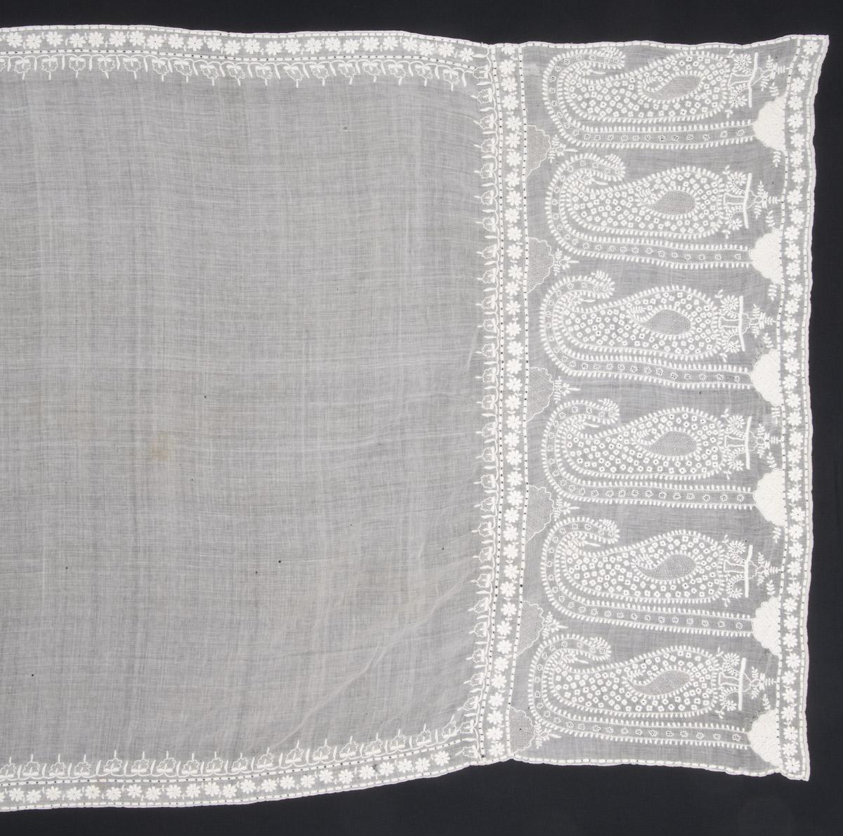 2000.0017.002 Shawl, view 2