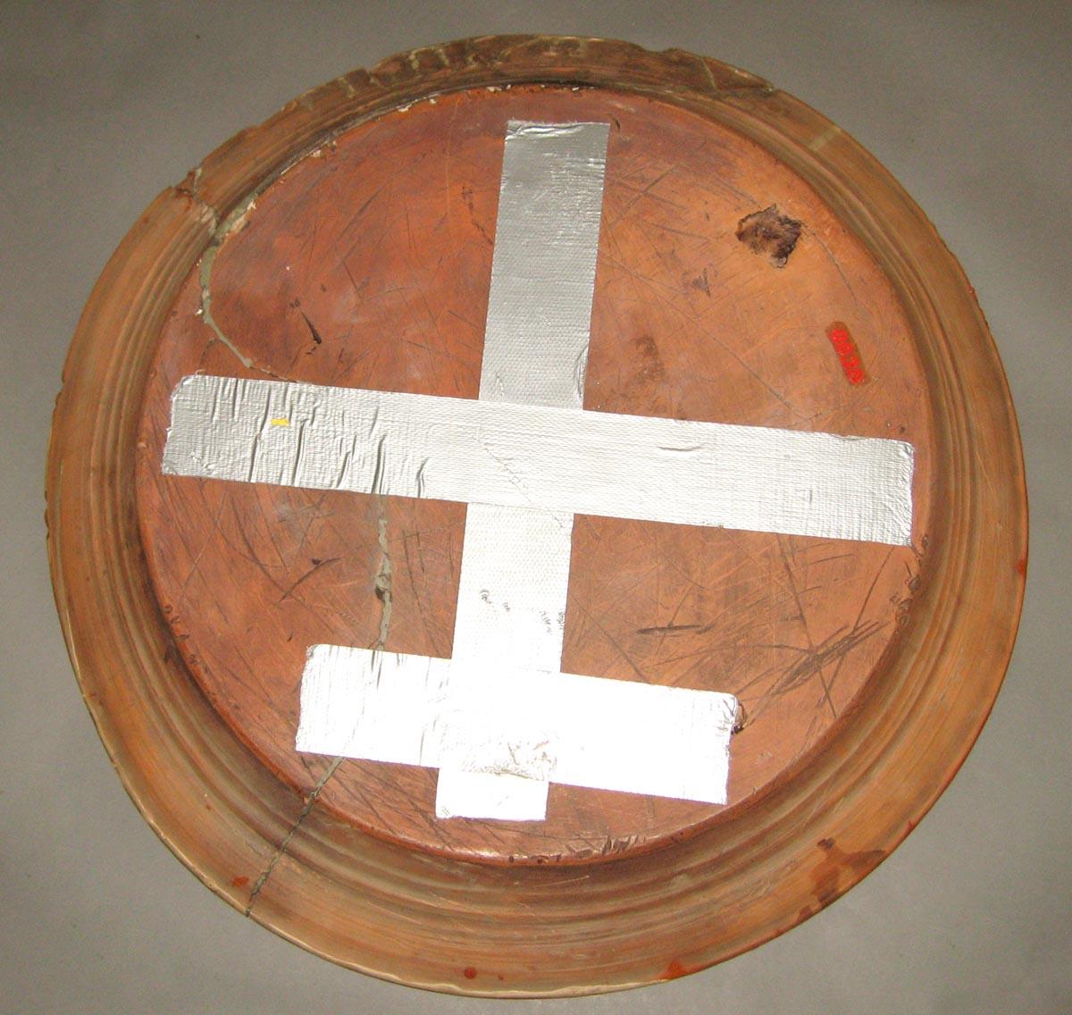 2000.0030 Slipware dish, back