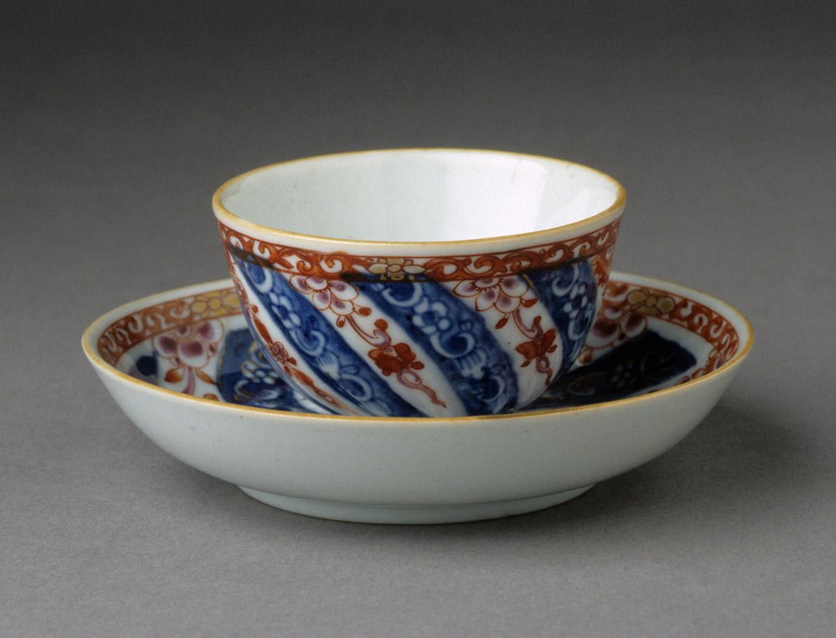 2000.0024.001 A, B Teabowl and saucer