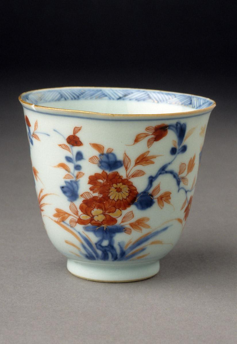 2000.0024.002 Porcelain cup or beaker