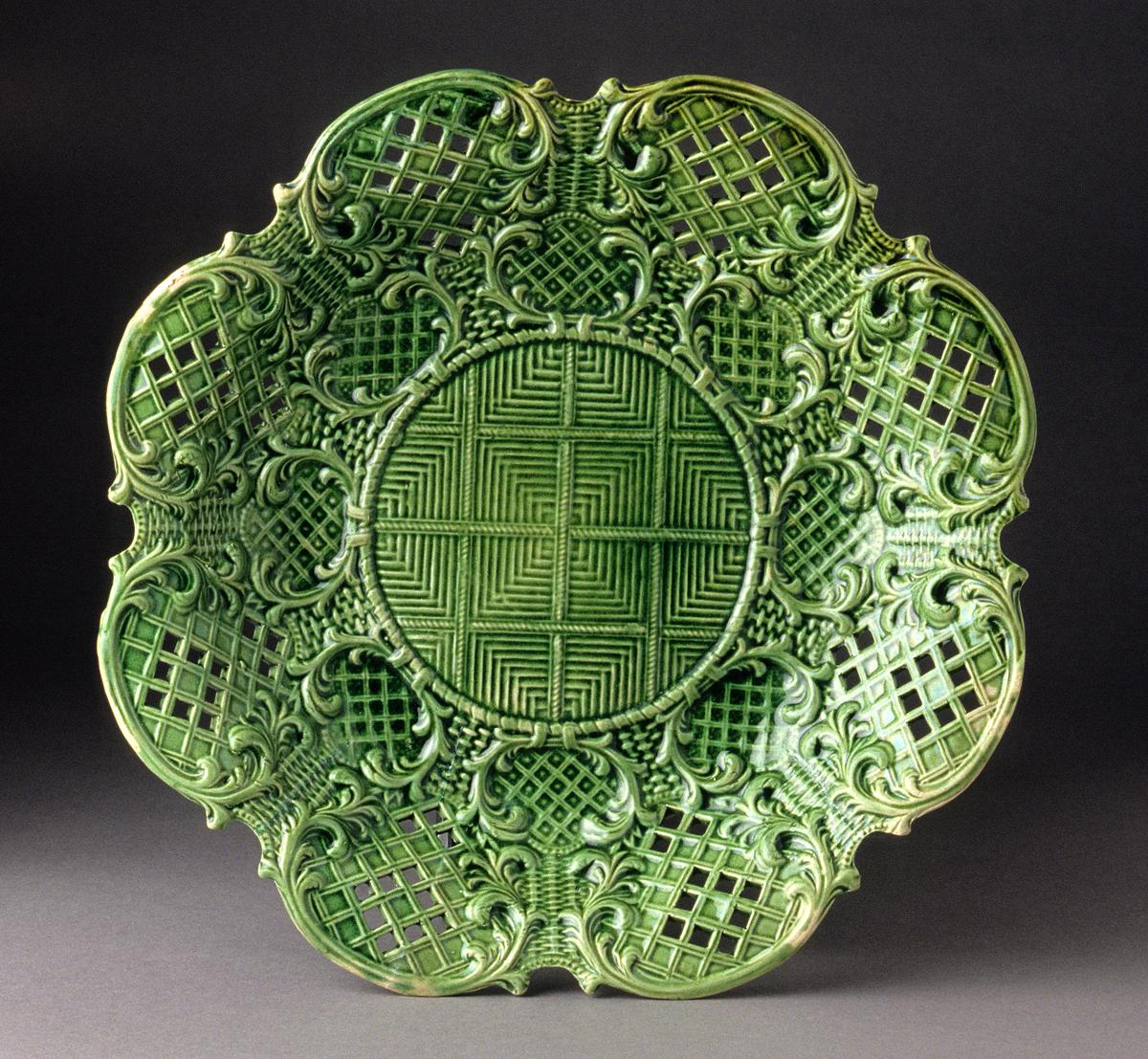 2000.0039.001 Green-glazed creamware dish