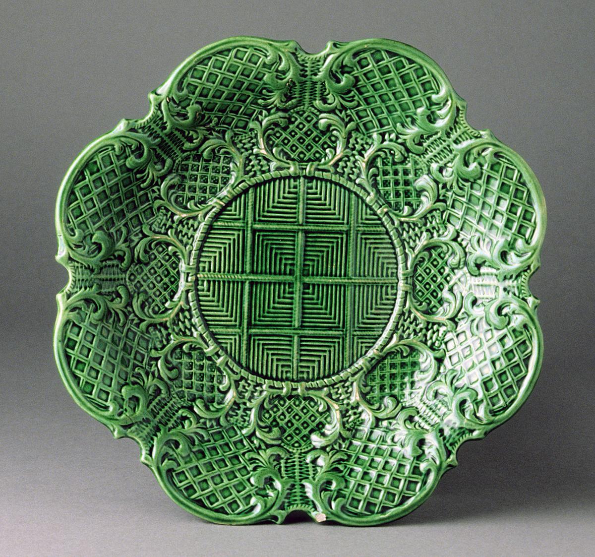 2000.0039.002 Green-glazed creamware dish