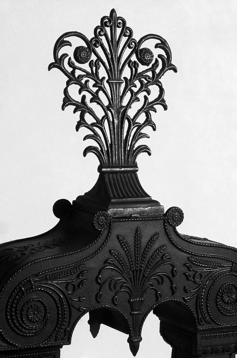 2000.0046 Stove (detail 1)