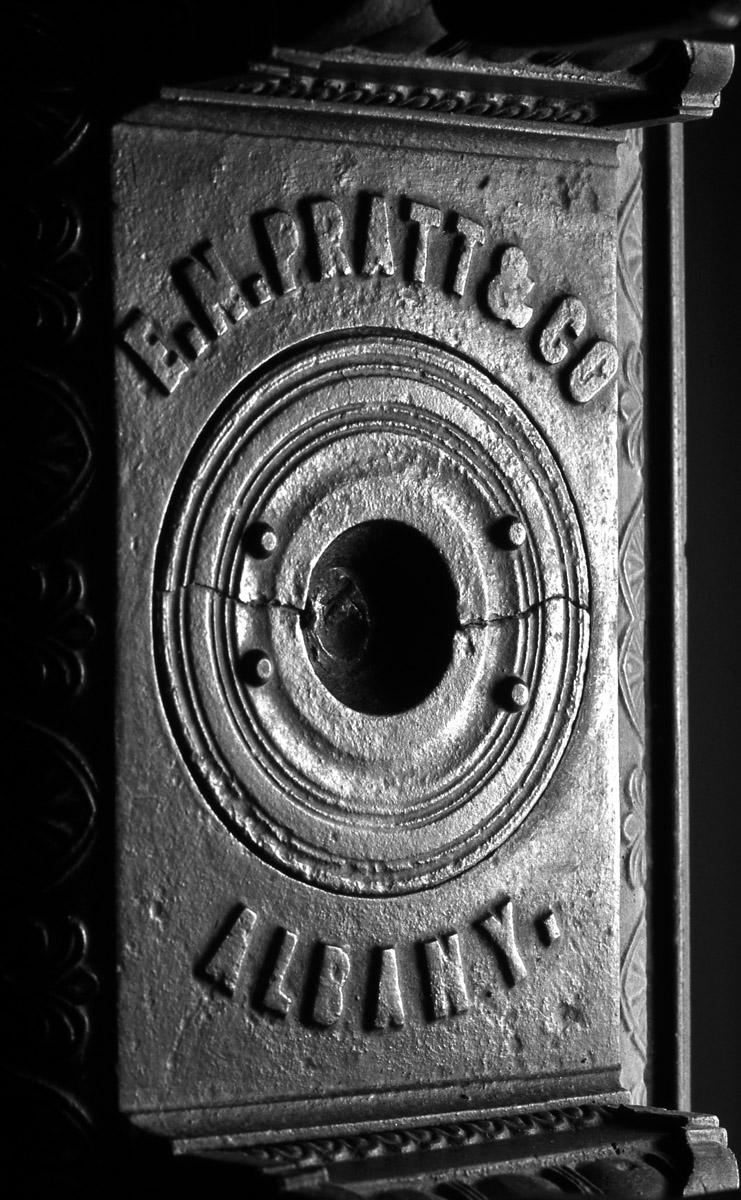 2000.0046 Stove (detail 2)