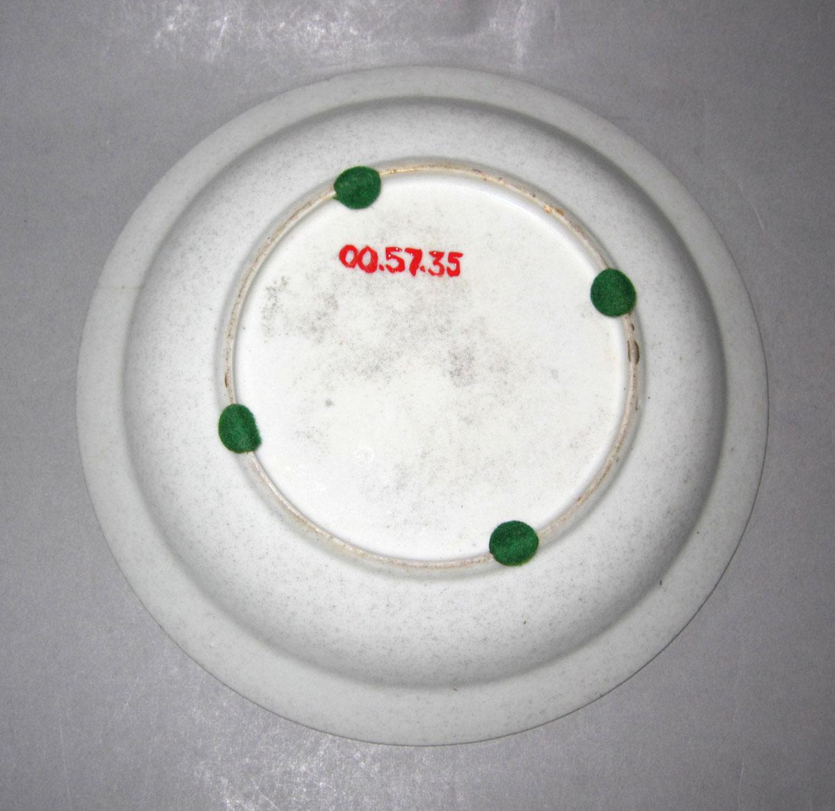 2000.0057.035 Porcelain saucer