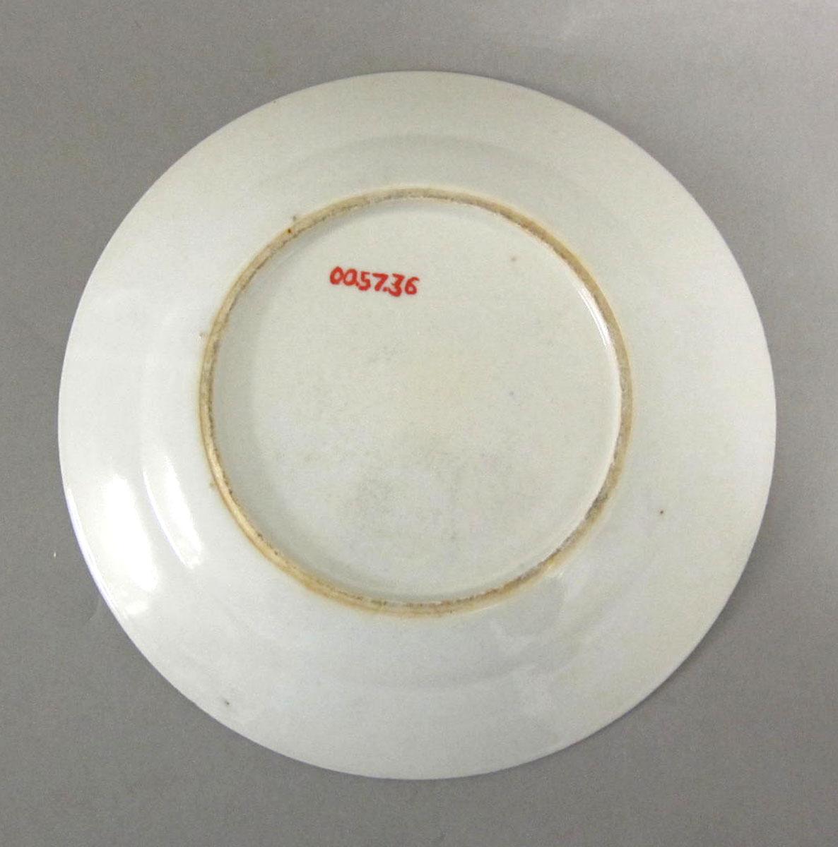 2000.0057.036 Porcelain plate underside