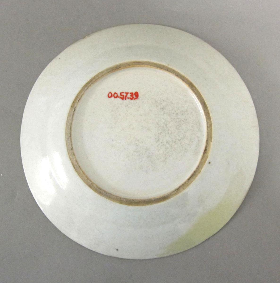 2000.0057.039 Porcelain plate underside
